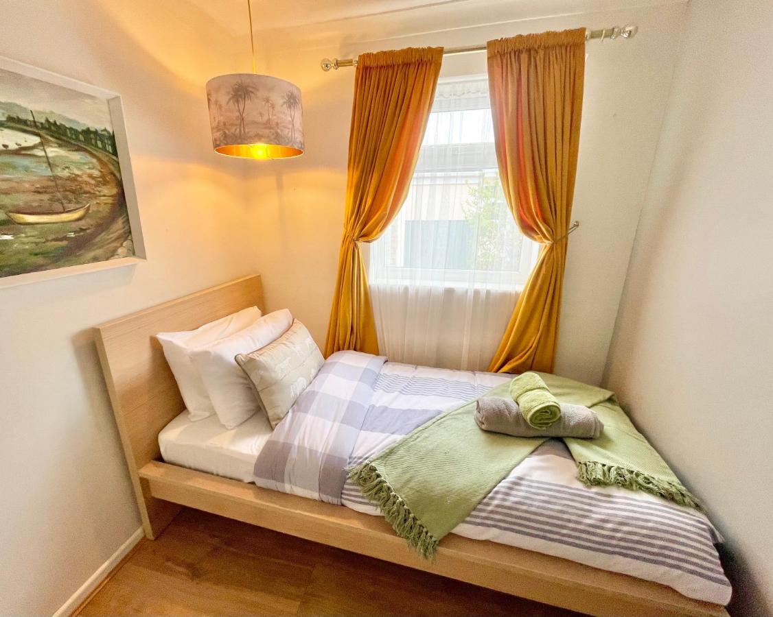 The Barefoot Bungalow In Picturesque Prestatyn Exterior photo