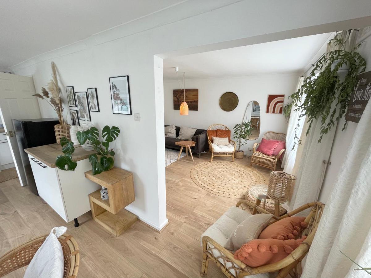 The Barefoot Bungalow In Picturesque Prestatyn Exterior photo